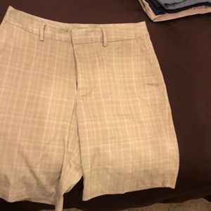 Under Armour golf short